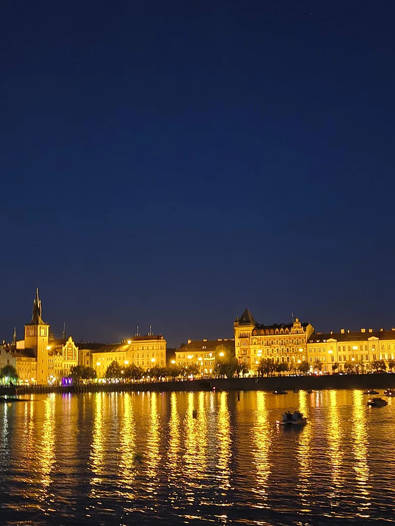 Praga – rejs po Wełtawie, widok z pokładu